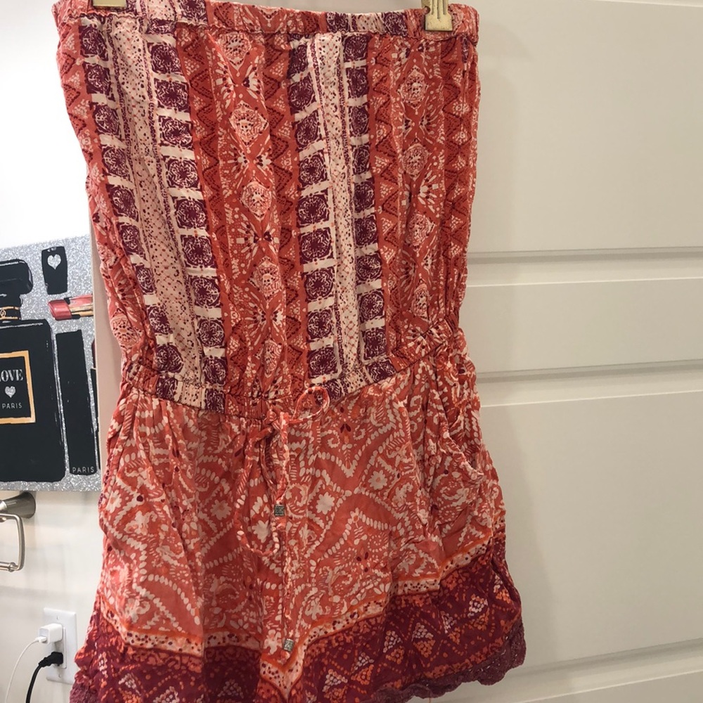 Cute romper with a cute tassel in the front